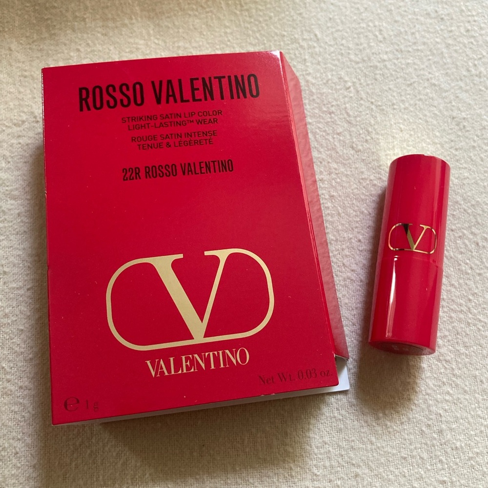 Rosso Valentino Red Lipstick Deluxe Sample Mini Shade 22R in Satin - Picture 5 of 13